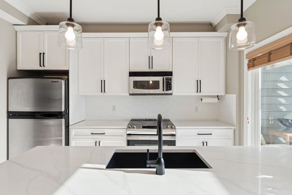 listing image 1103926210798076121