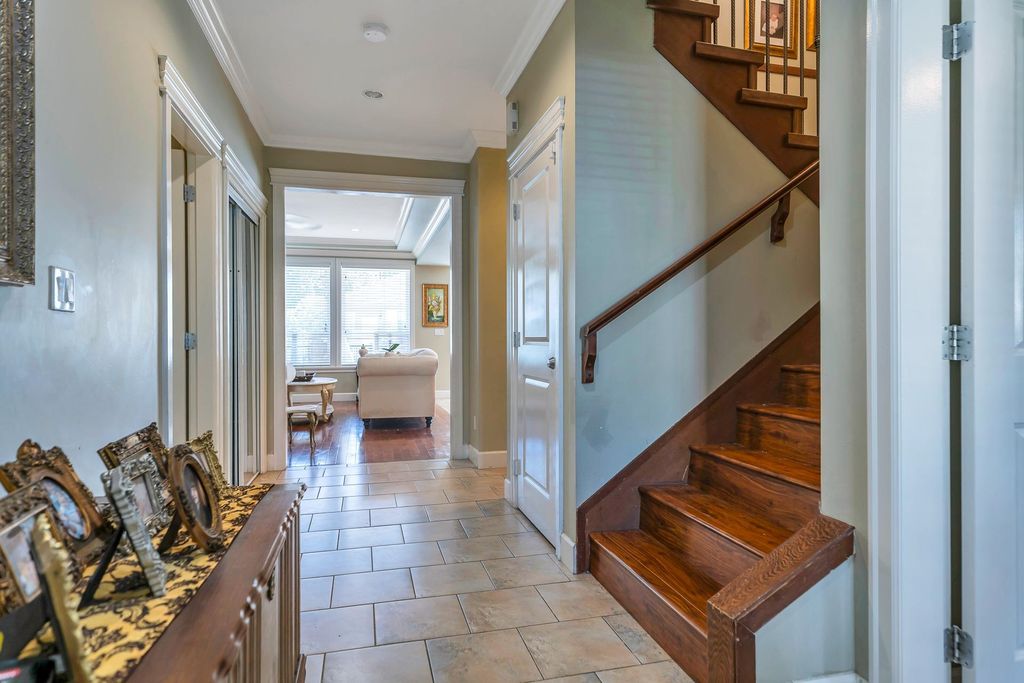 listing image 1102825843696876905