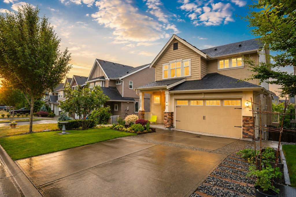 Photo of 10499 Mceachern Street, Maple Ridge, BC V2W 0H8 (MLS # R3141346)