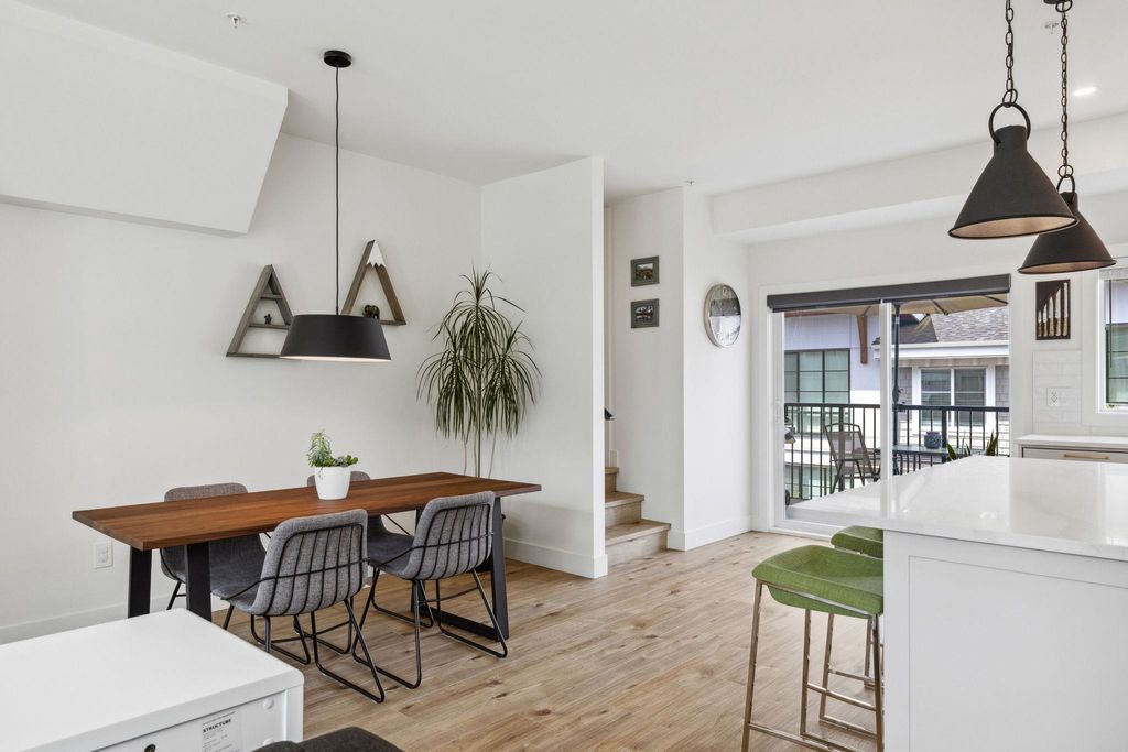 listing image 1101722399460935975