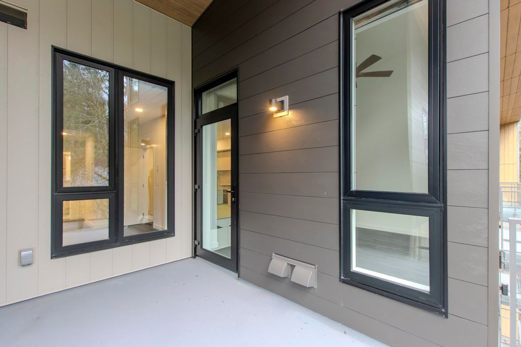 listing image 1104181403327833080