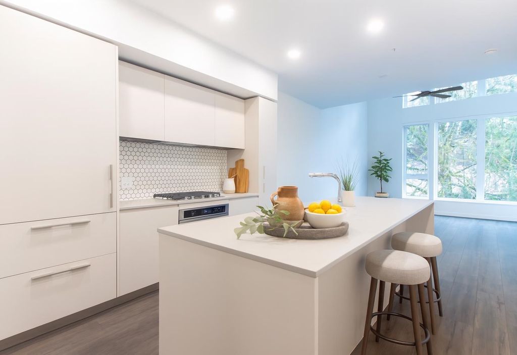 listing image 1102929063484377123