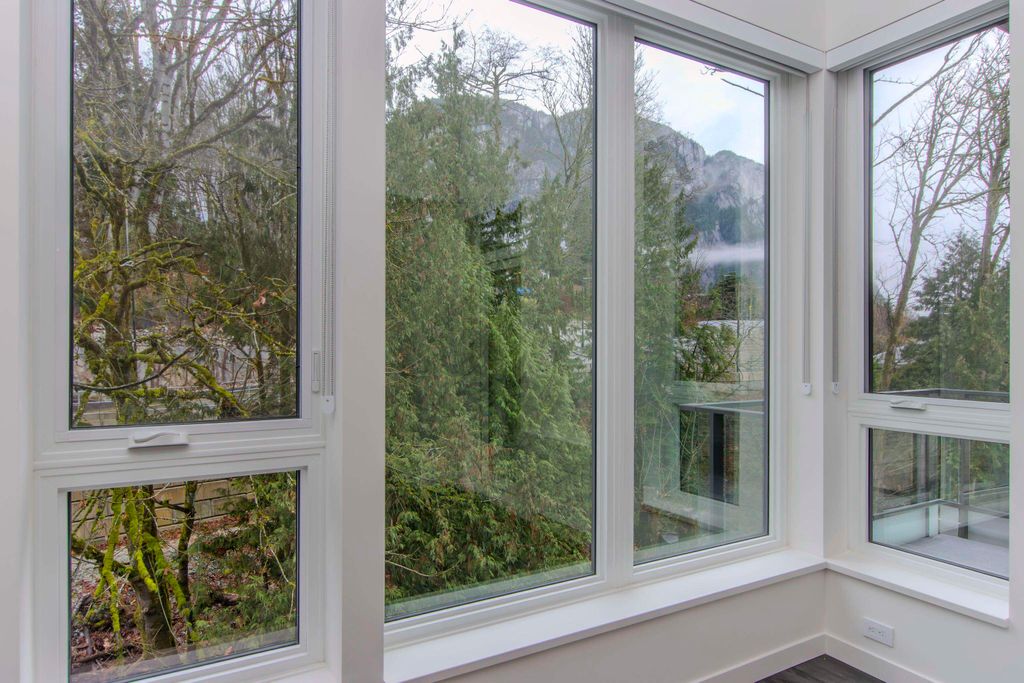 listing image 1101636701700813475