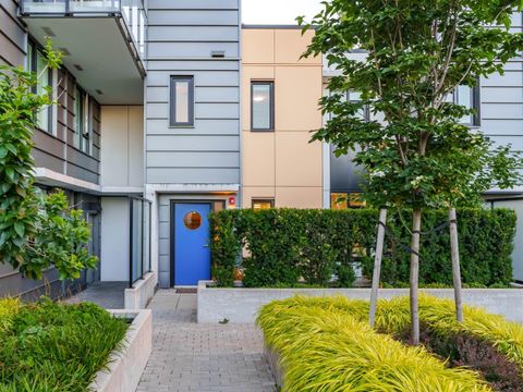 1471 Hunter Street 314 North Vancouver BC V7J 1H3
