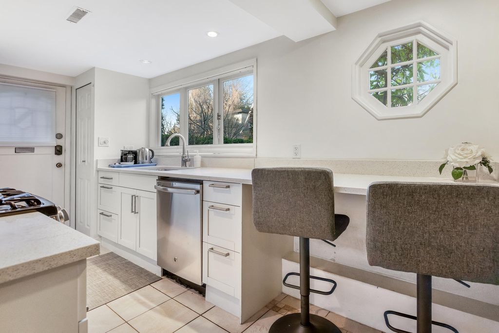 listing image 1100070834931138815