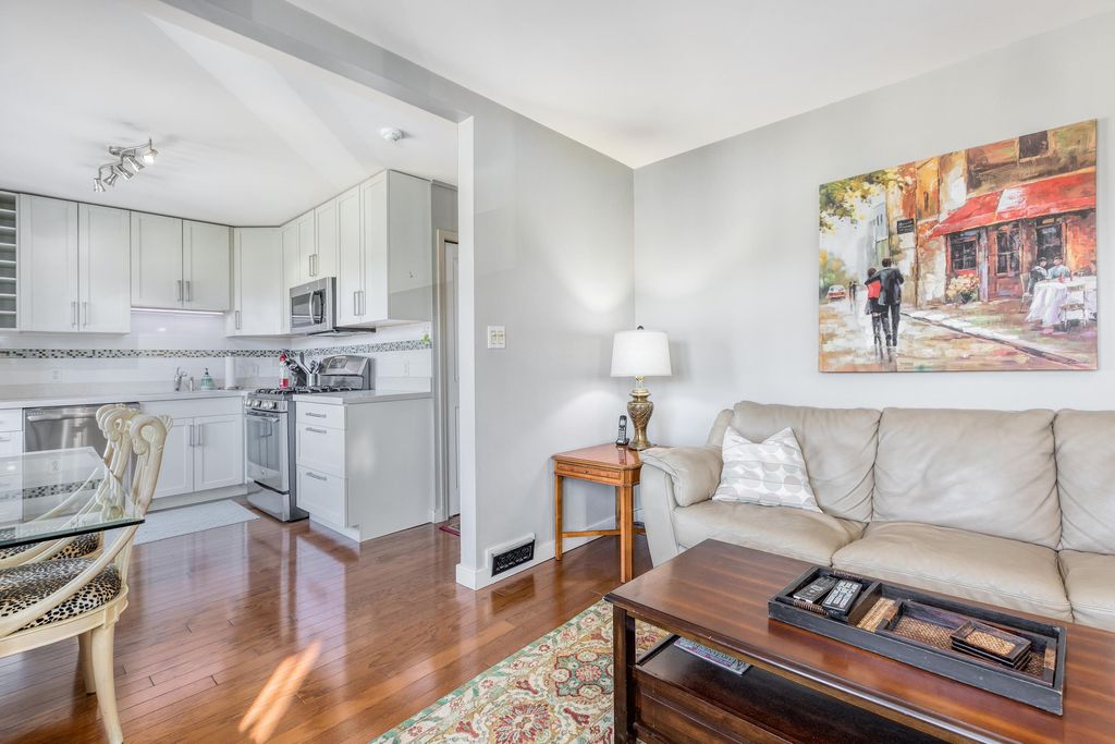 listing image 1102859458298000594