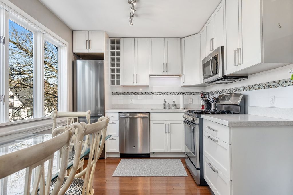 listing image 1101621122076690388