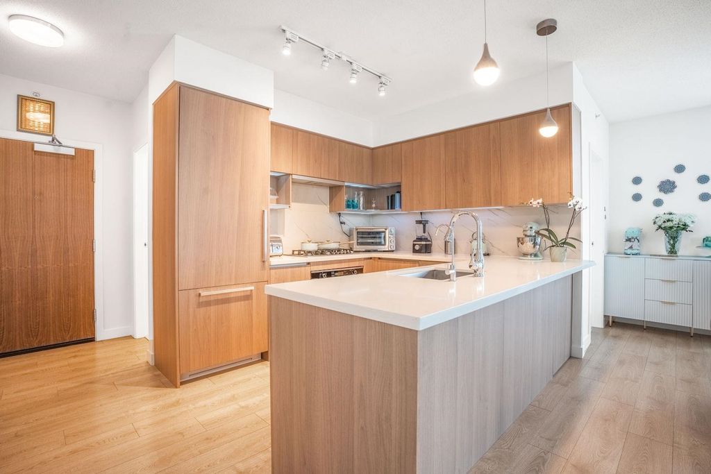 listing image 1105700137714328209