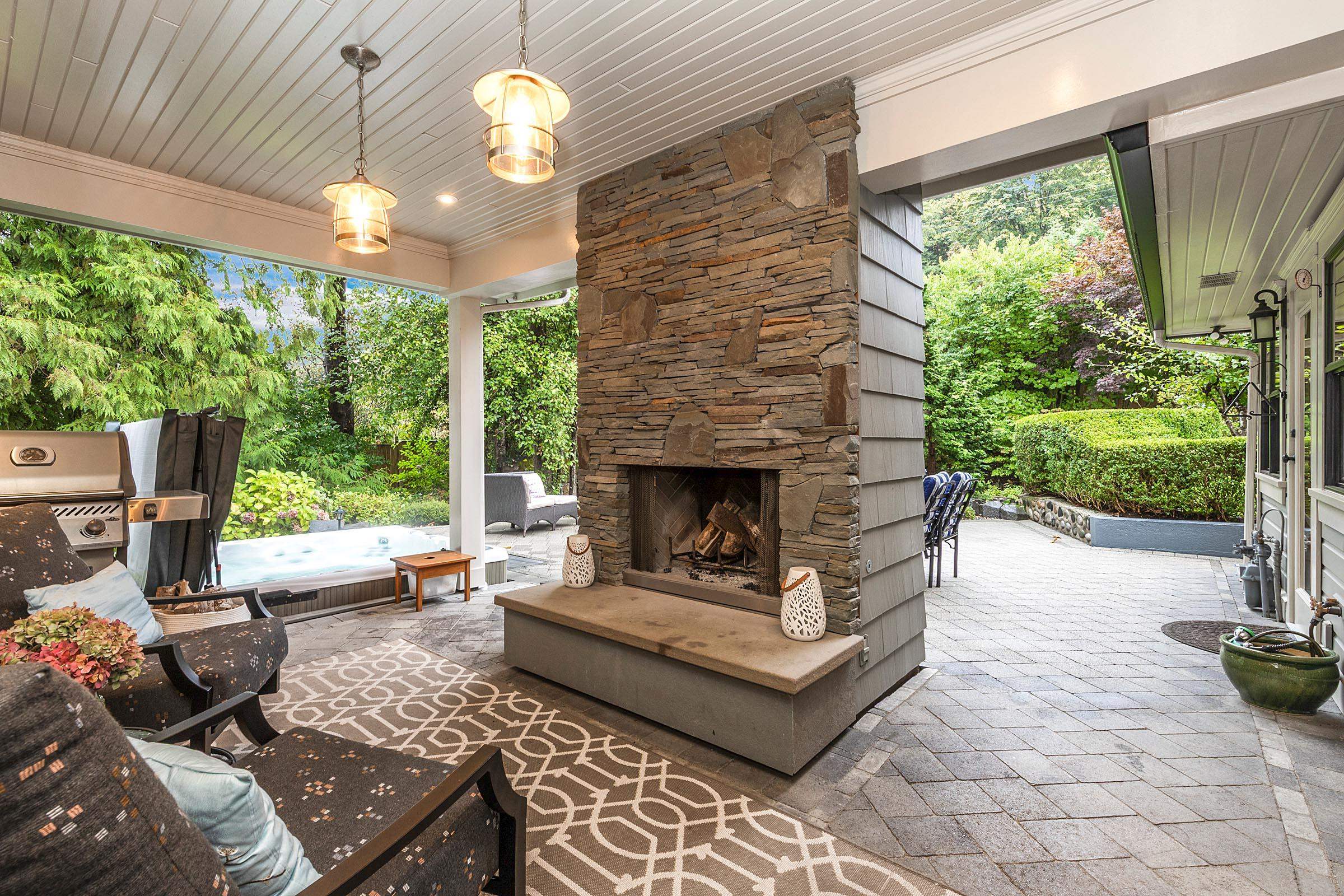 2209 St. George Street