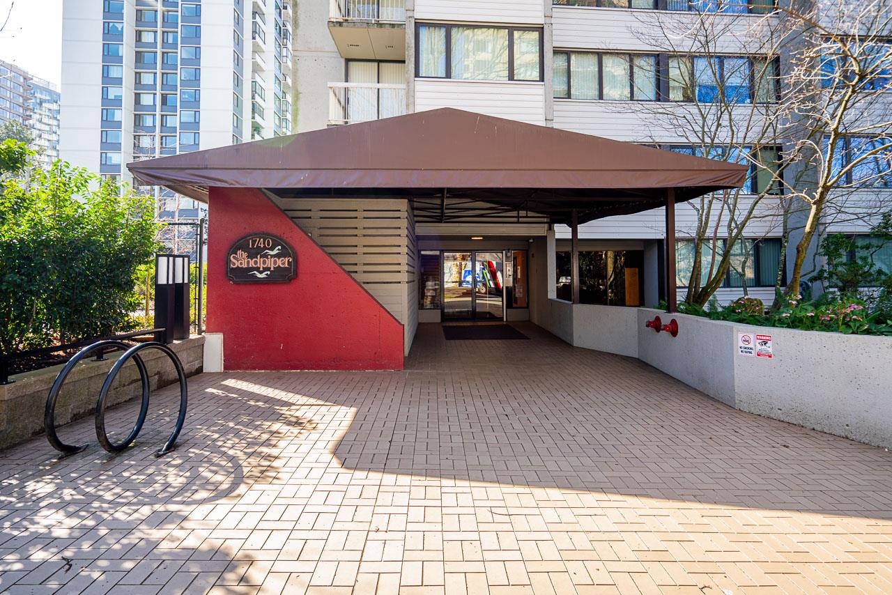 1740 Comox Street 204