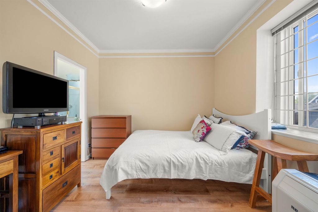 listing image 1109916772801952858