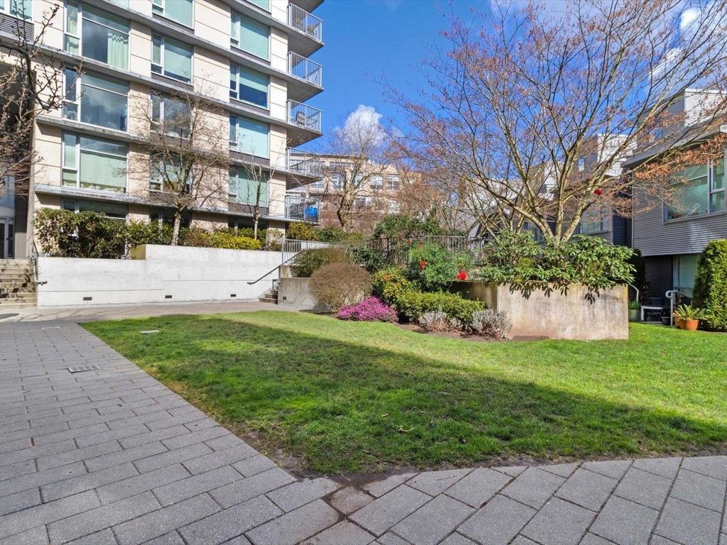 listing image 1109194184033598015