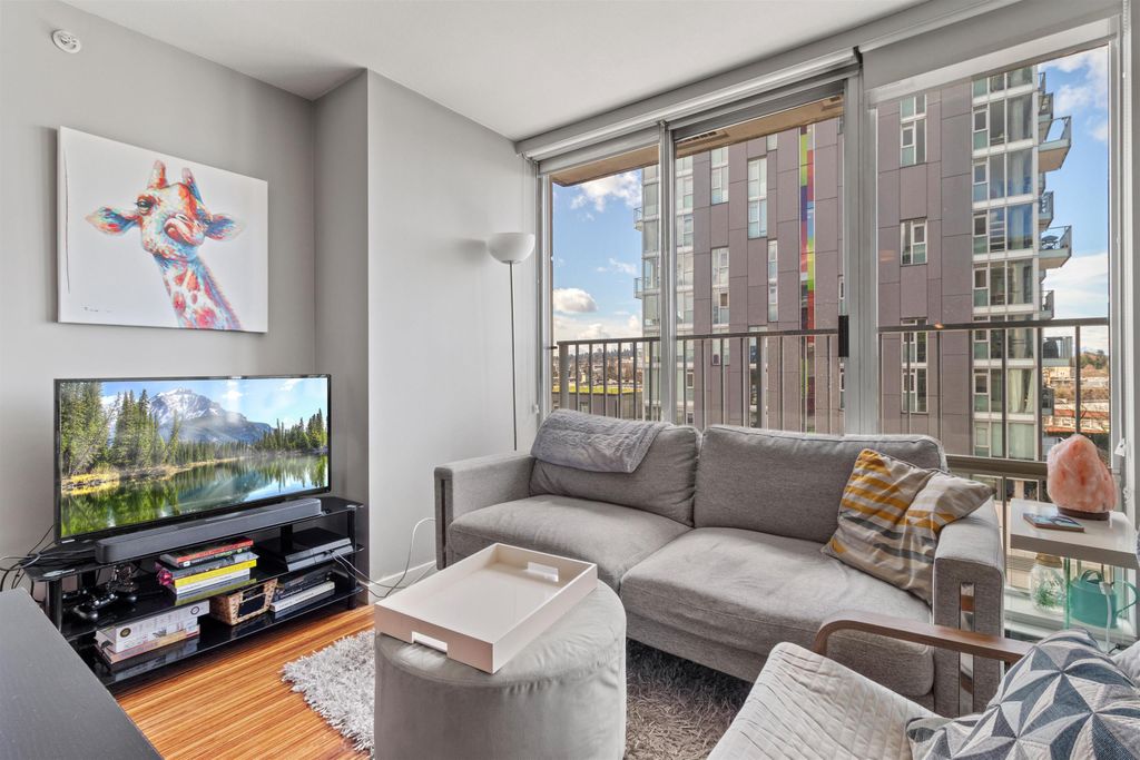 listing image 1104645339658702721