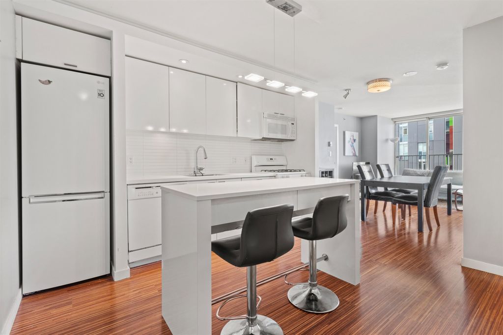 listing image 1106081573714480322