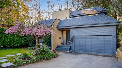 2221 Bowser Avenue North Vancouver BC V7P 2Z1