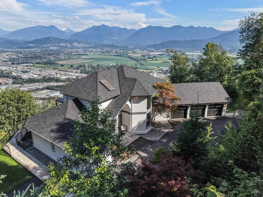 Photo of 43619 Bracken Drive, Chilliwack, BC V2R 4A4 (MLS # R3163139)