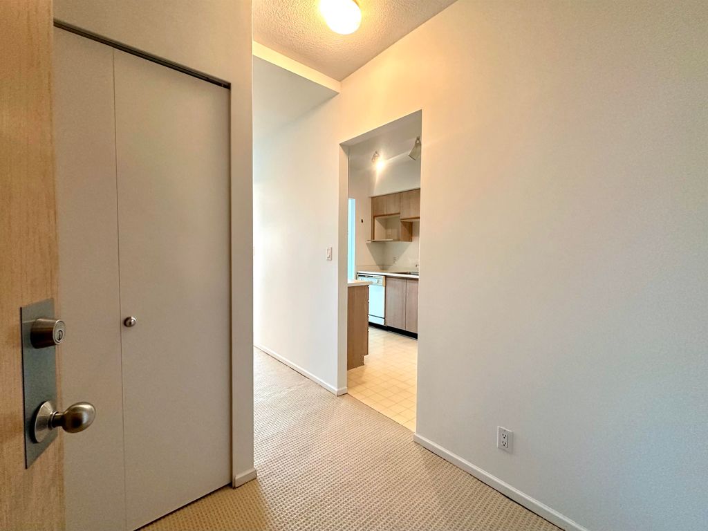 listing image 1109622658527852917