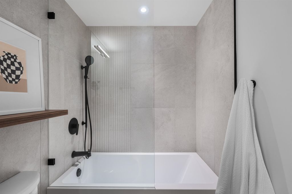 listing image 1104494821718085495