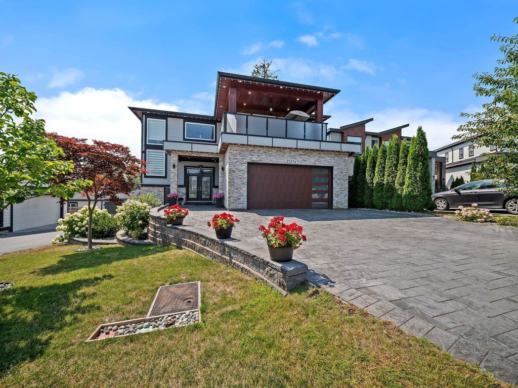 Photo of 20574 71 Avenue, Langley, BC V2Y 3J9 (MLS # R3148091)