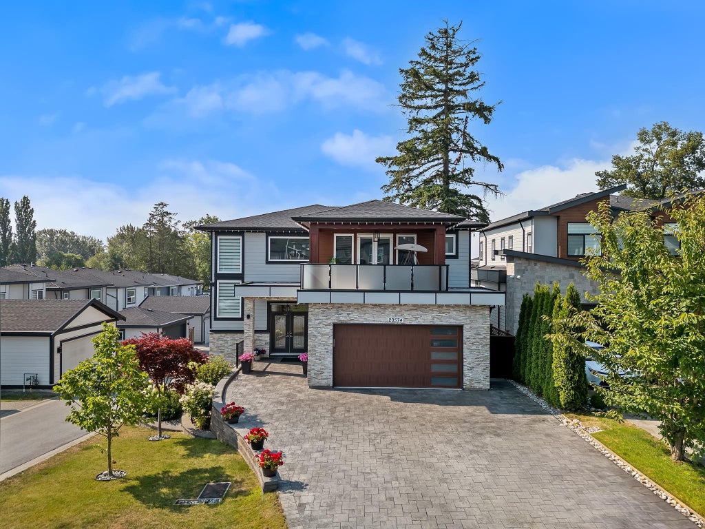 Photo of 20574 71 Avenue, Langley, BC V2Y 3J9 (MLS # R3148091)