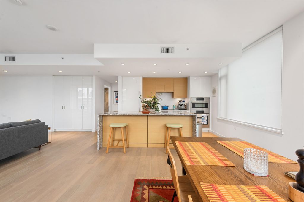 listing image 1100125295352793982