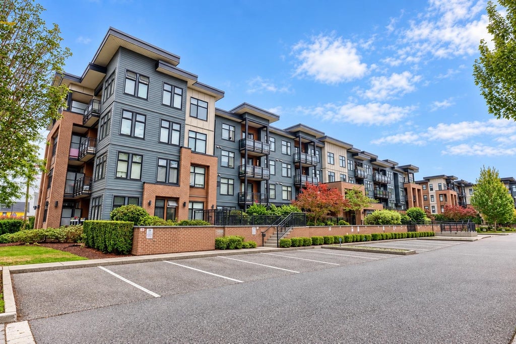 Photo of 20078 Fraser Highway #214, Langley, BC V3A 0J2 (MLS # R3161999)