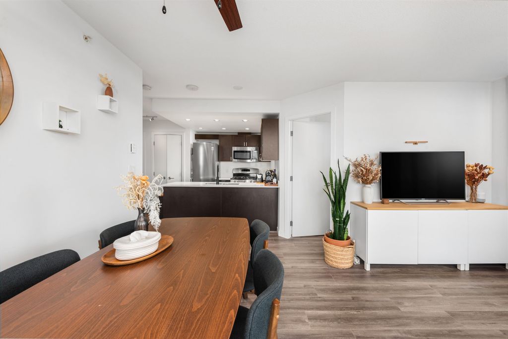 listing image 1109458209629881536