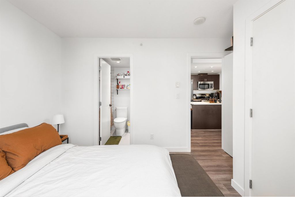 listing image 1108315716981729472