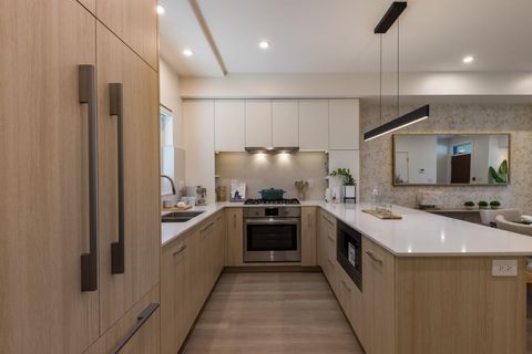 342 Mountain Highway 102 North Vancouver BC V7J 2K8