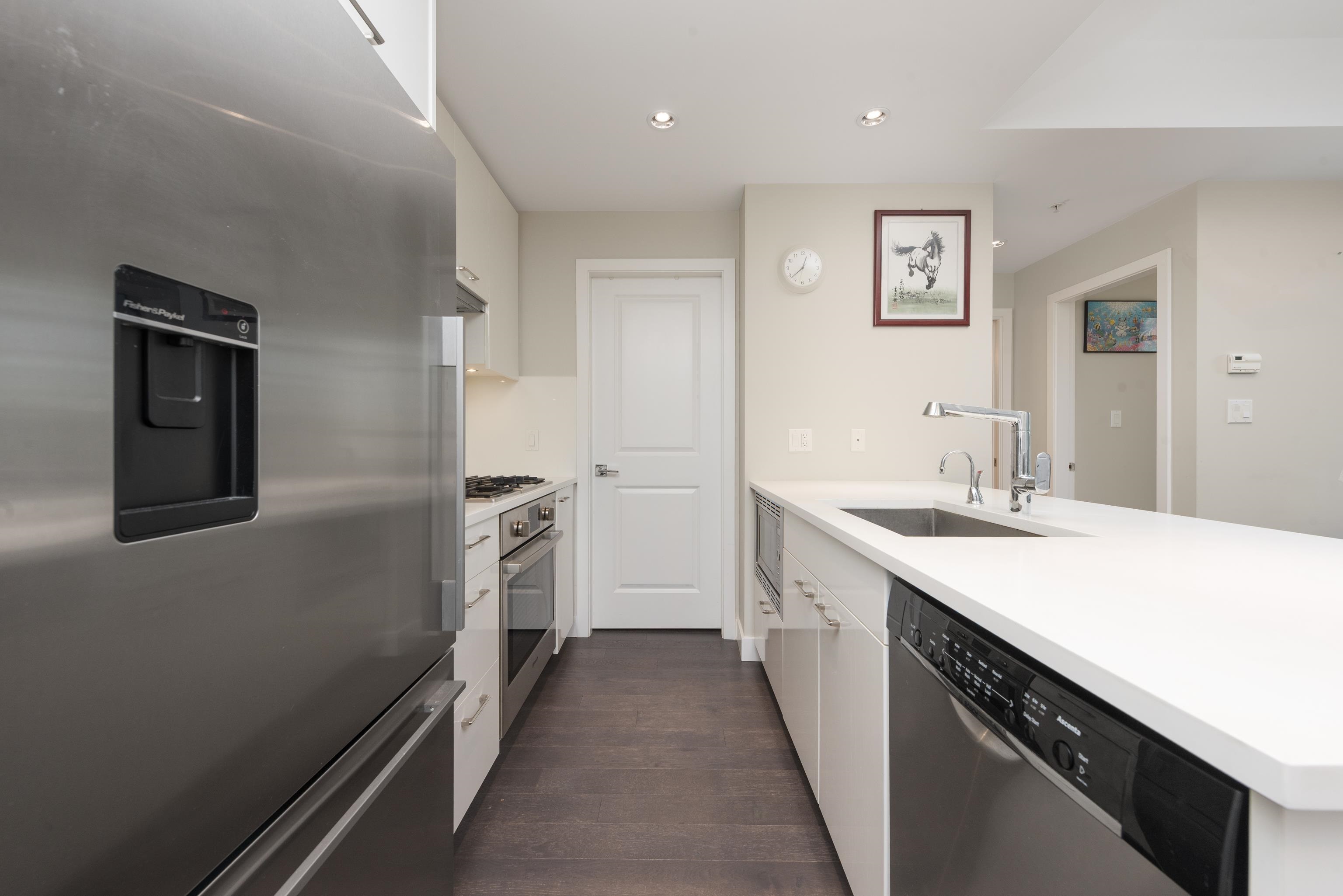 6383 Cambie Street 205