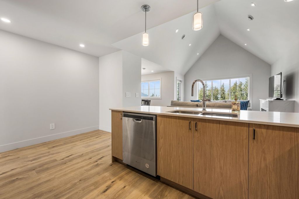 listing image 1103534330105114995