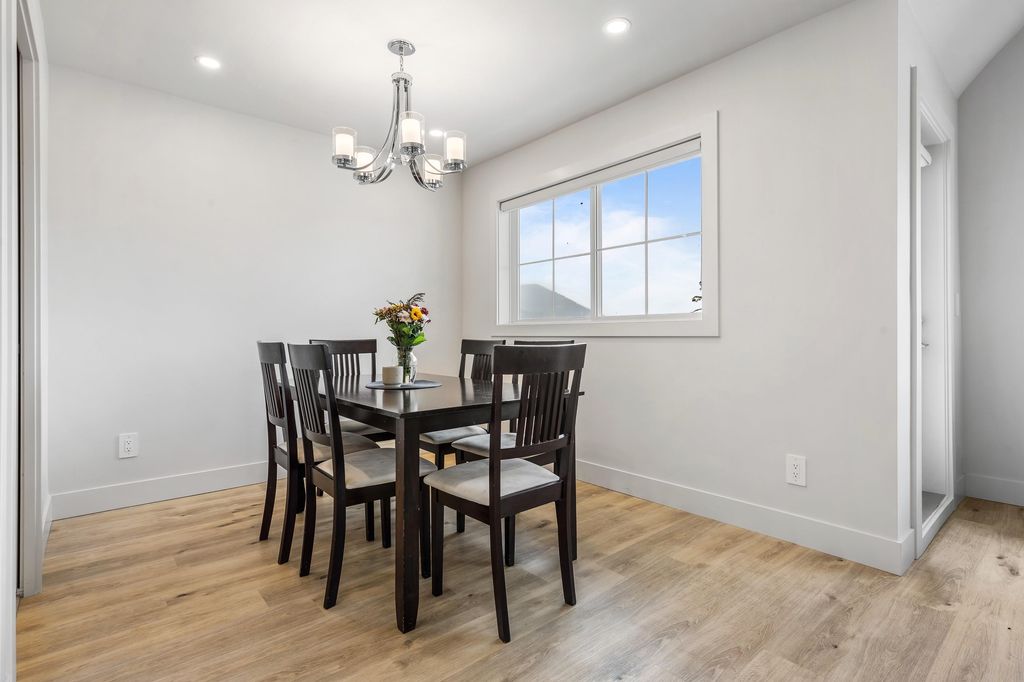 listing image 1105326121014239430