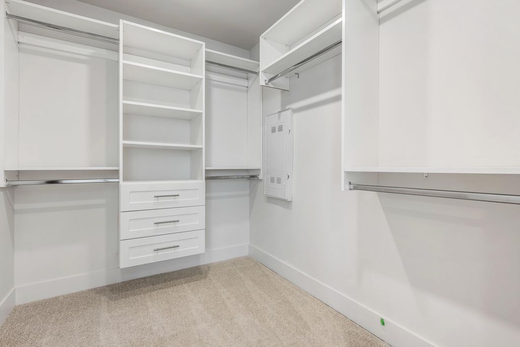 listing image 1104829881724711570