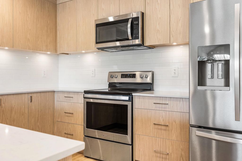 listing image 1101001844818438205