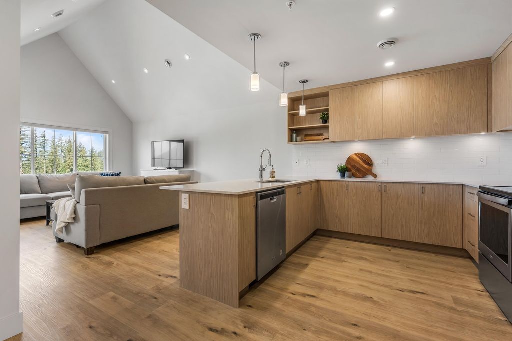 listing image 1101560131765913233