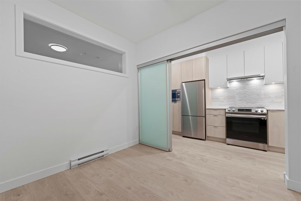 listing image 1103786297047321855