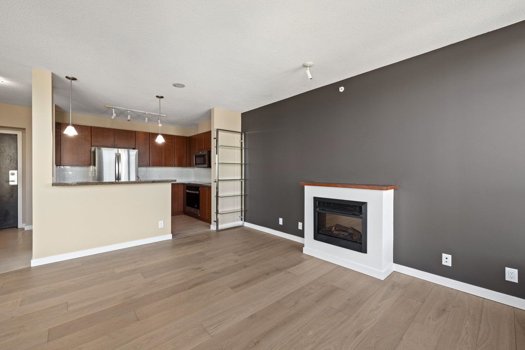 listing image 1107015520013152973
