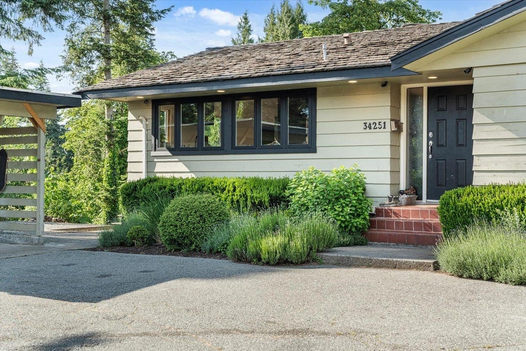 Photo of 34251 George Ferguson Way, Abbotsford, BC V2S 2N6 (MLS # R3131667)