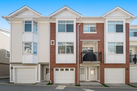 19551 66 Avenue 39 Surrey BC V4N 0Z5