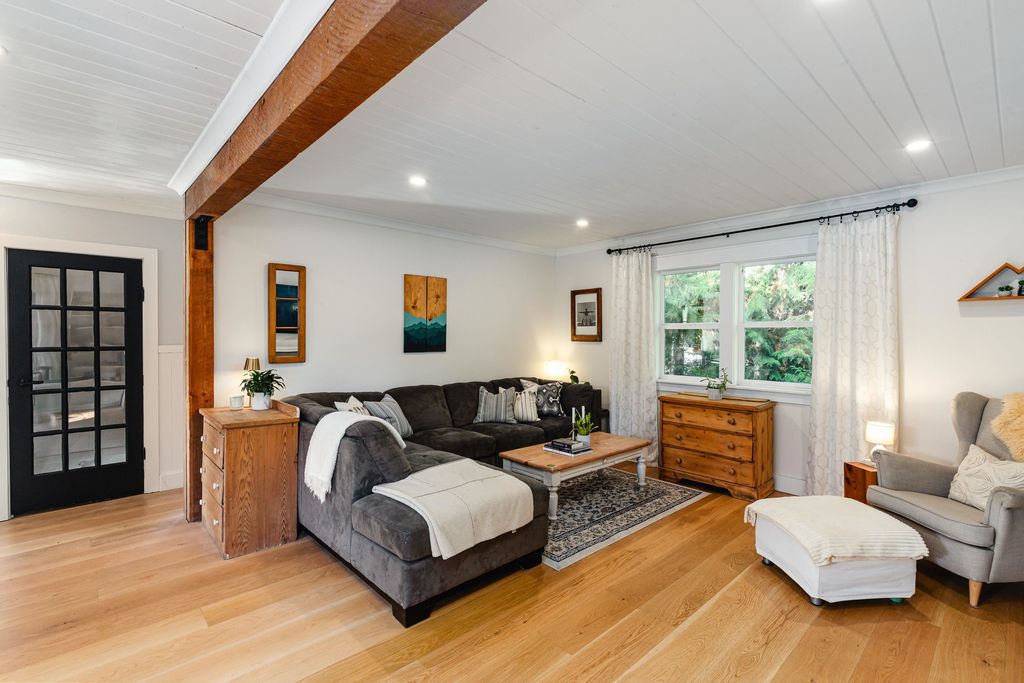 listing image 1107681876402783296