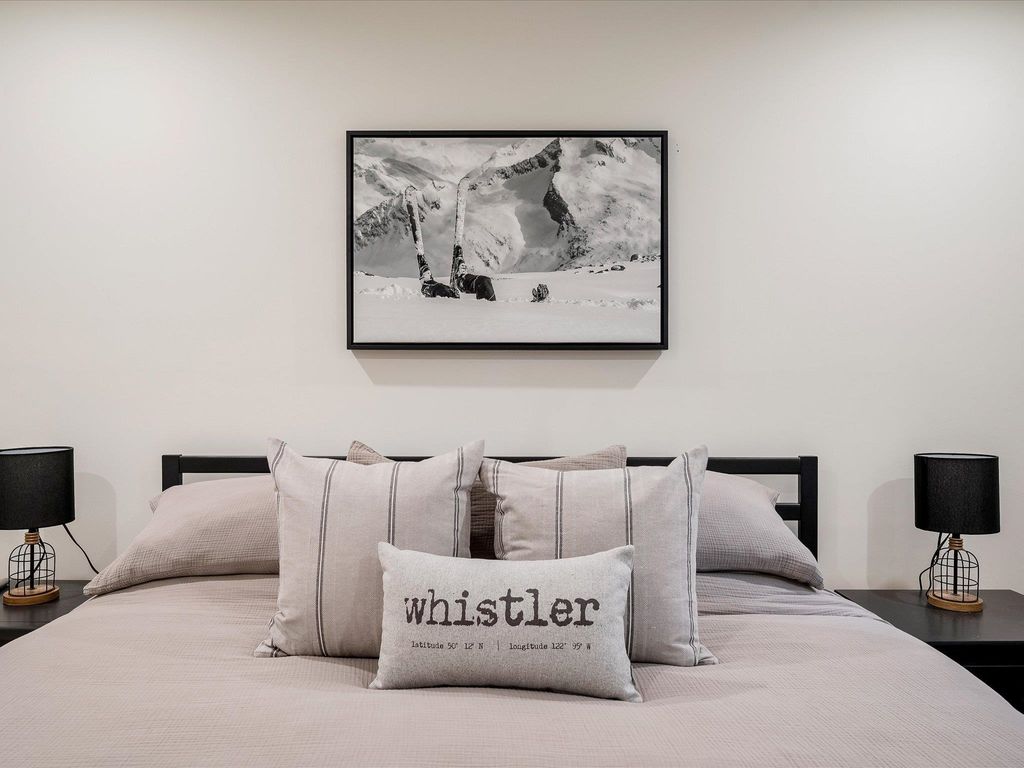 listing image 1109124443040701660