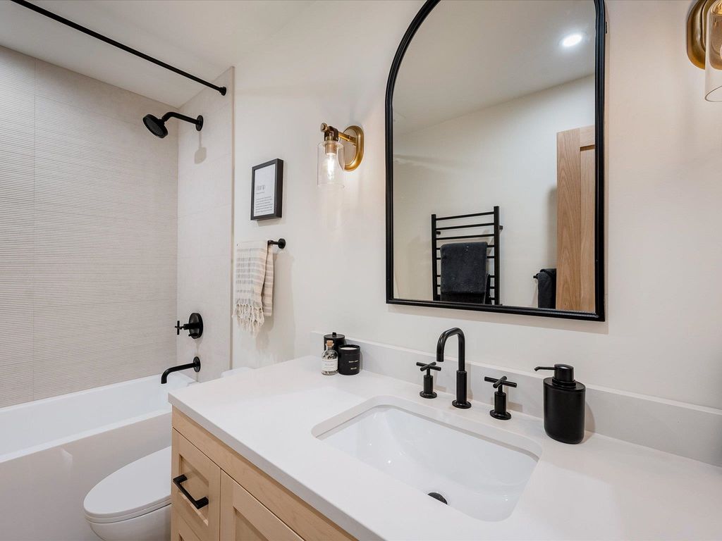 listing image 1109221744662964750