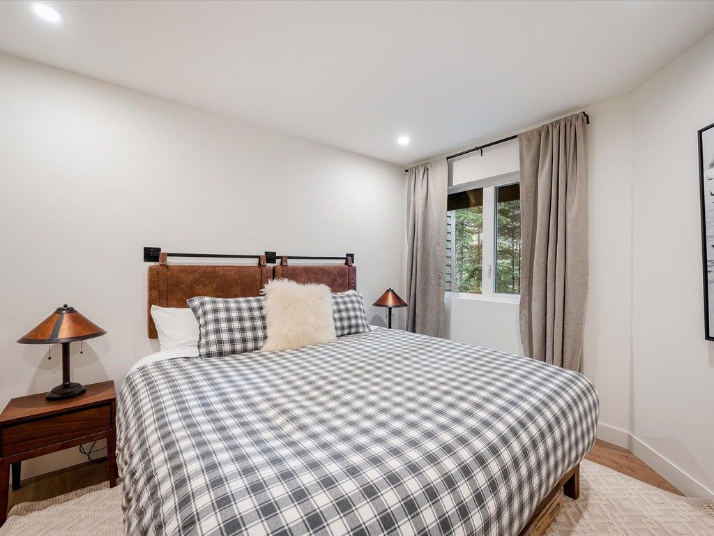 listing image 1105499323017363255