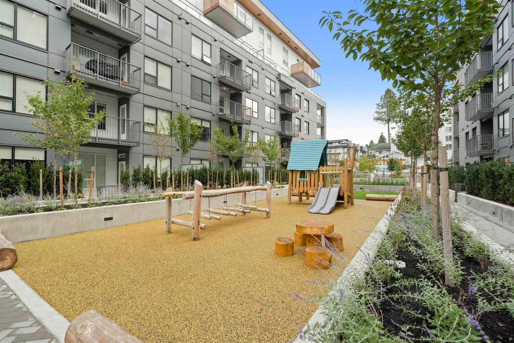 listing image 1105333330336300998