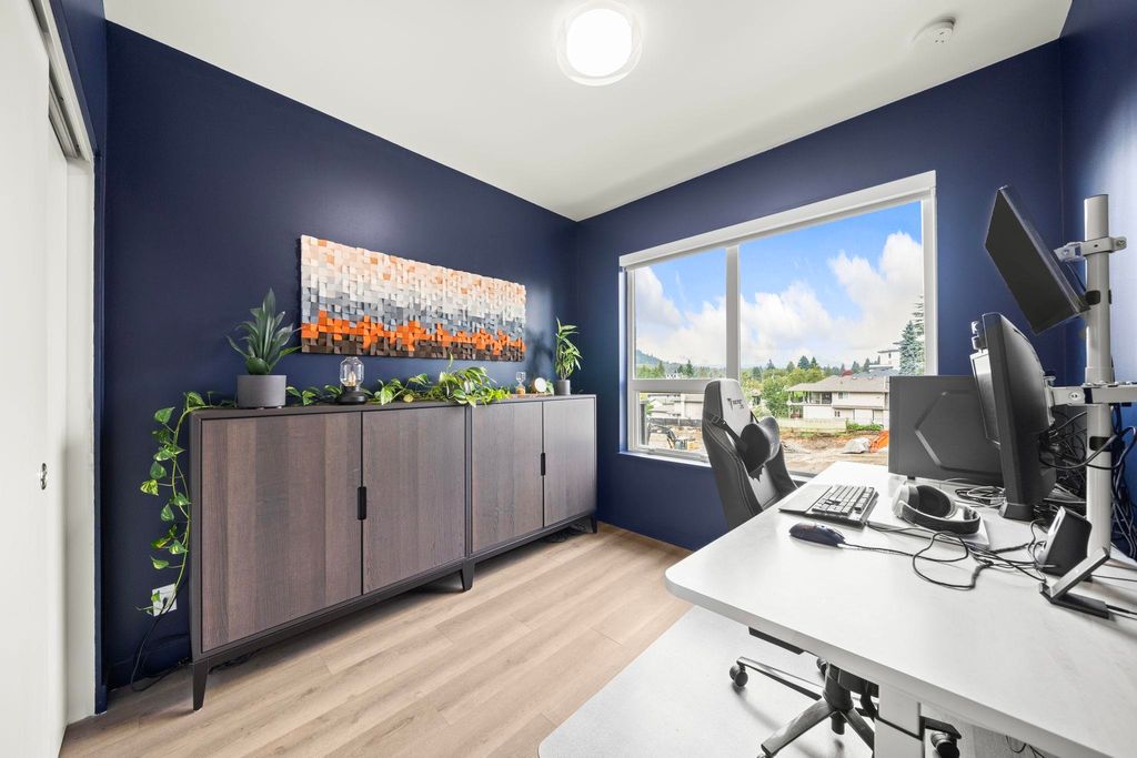 listing image 1102148154183761211