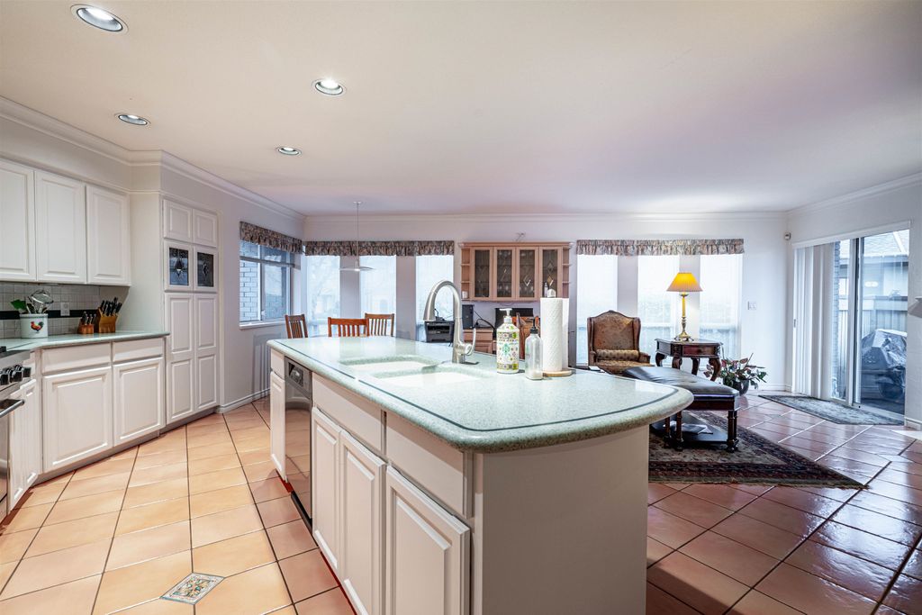 listing image 1100491183610292787
