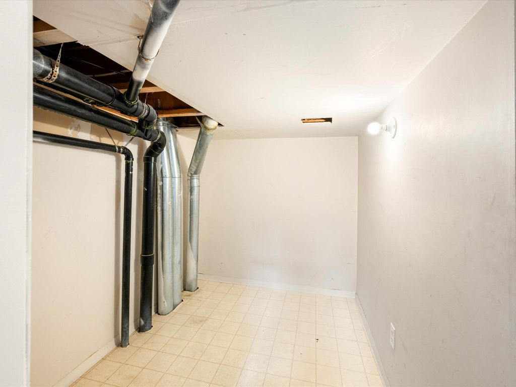 listing image 1102490123045434425