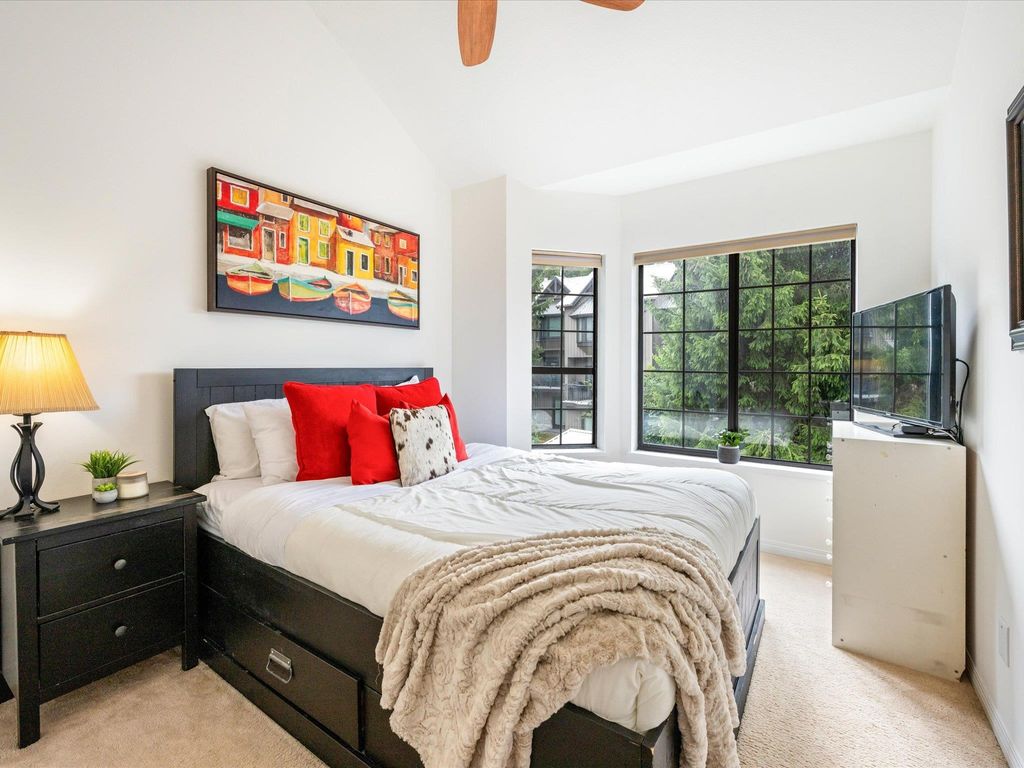 listing image 1102065081664472558