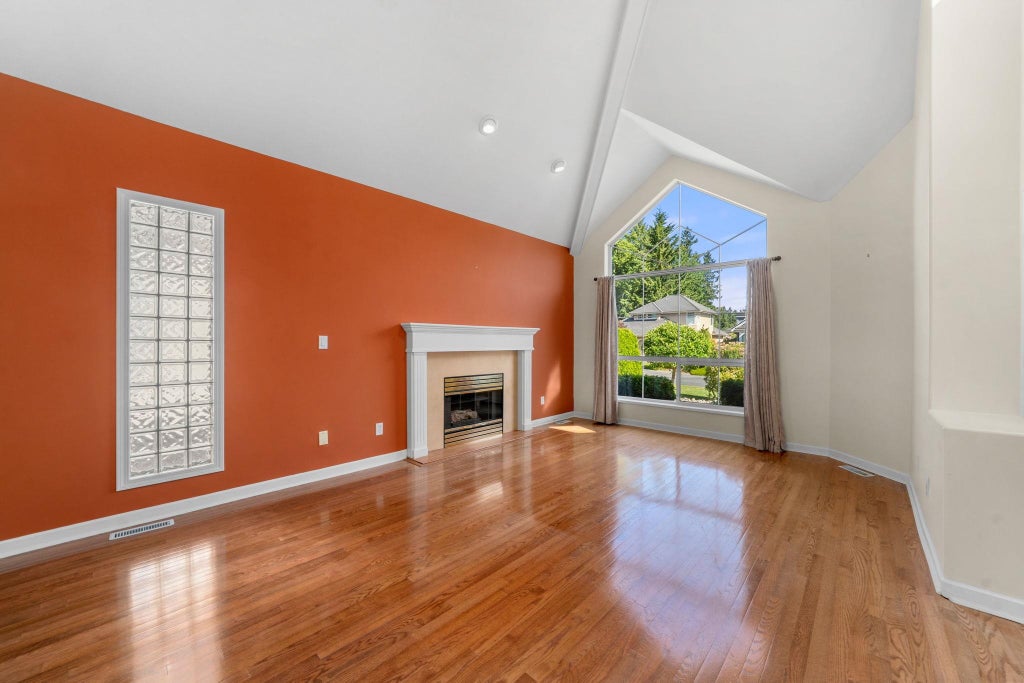 Photo of 15046 Semiahmoo Place, Surrey, BC V4P 2K3 (MLS # R3131299)