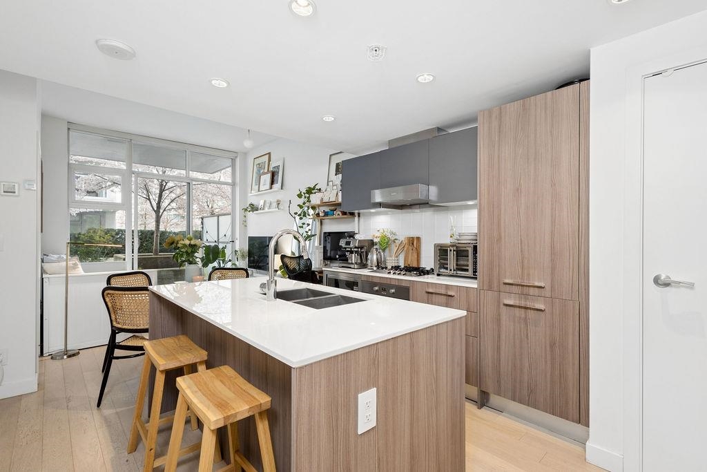 2220 Kingsway Street 328